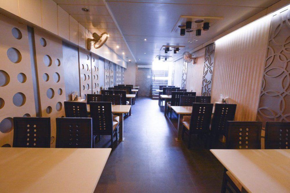 Hotel Central Residency Benares Buitenkant foto