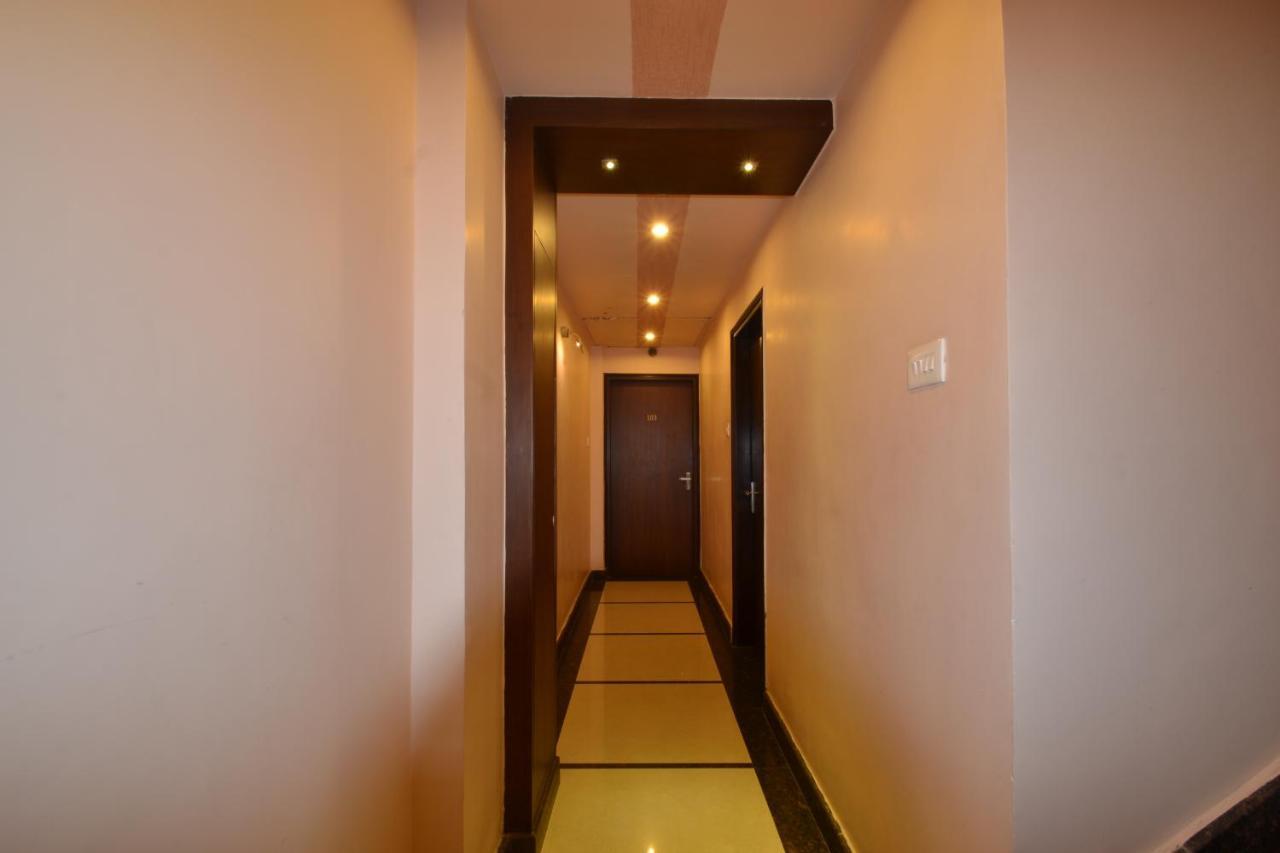 Hotel Central Residency Benares Buitenkant foto