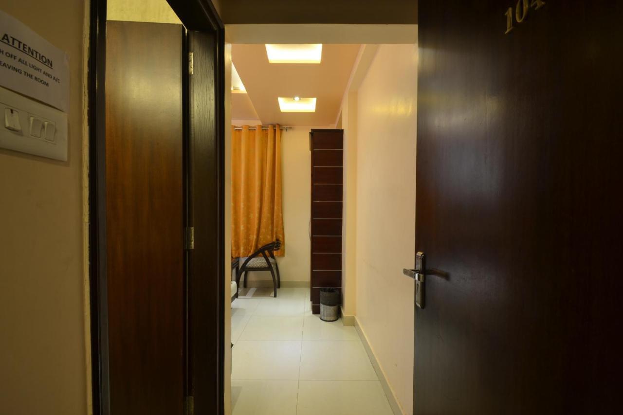 Hotel Central Residency Benares Buitenkant foto
